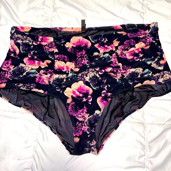 Plus Size 4X Torrid Swim Bikini Bottom -Scrunched Floral Pink Black - Picture 1 of 3
